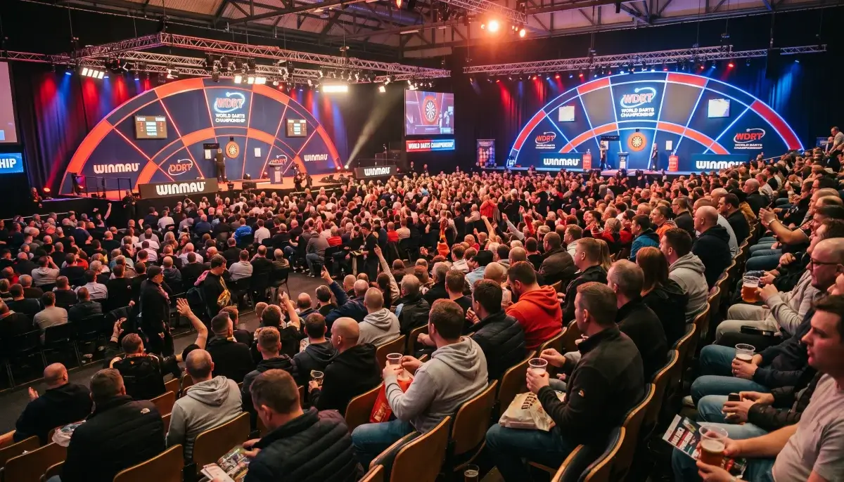 Dartboard auf der Bühne im Alexandra Palace mit Publikum bei der PDC Darts-Weltmeisterschaft